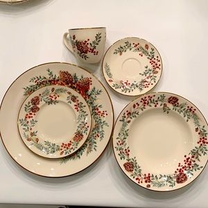 5 piece Lenox Williamsburg Boxwood and Pine China